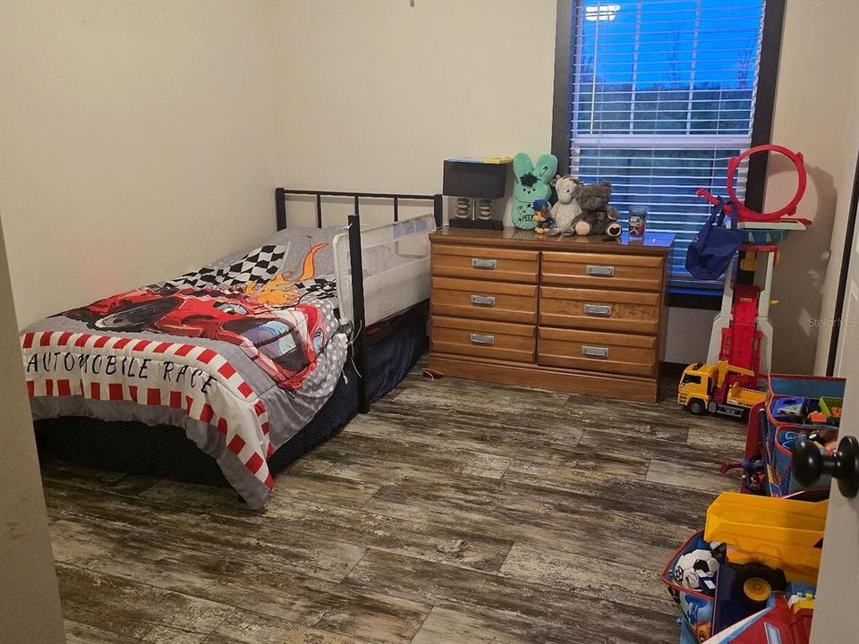 For Sale: $240,000 (4 beds, 3 baths, 2044 Square Feet)