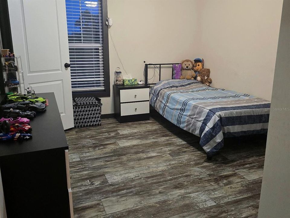 For Sale: $240,000 (4 beds, 3 baths, 2044 Square Feet)