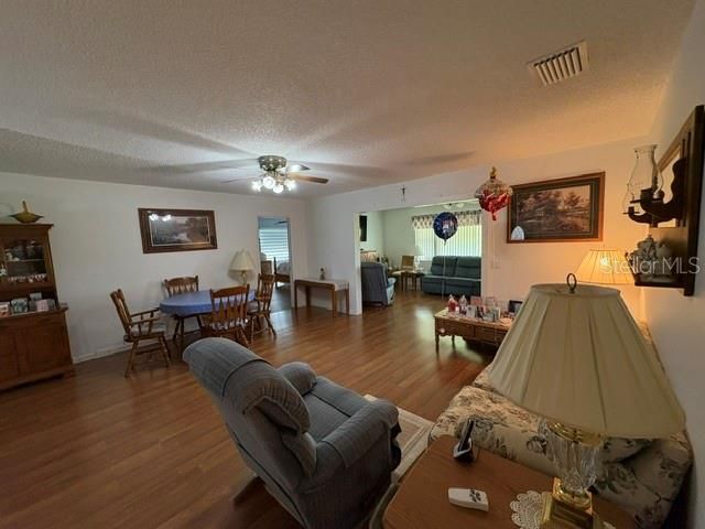 En Venta: $325,000 (3 camas, 2 baños, 1882 Pies cuadrados)