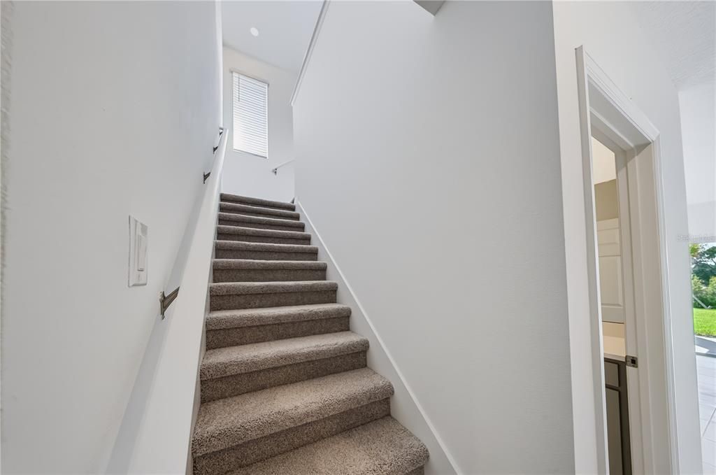 En Venta: $438,990 (4 camas, 3 baños, 2560 Pies cuadrados)