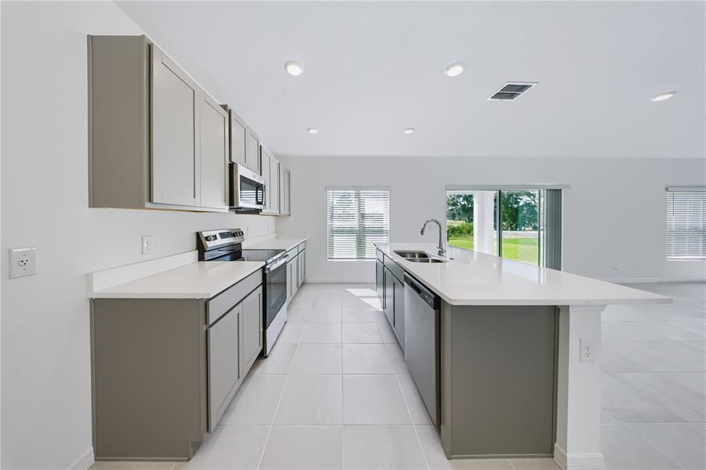 En Venta: $438,990 (4 camas, 3 baños, 2560 Pies cuadrados)