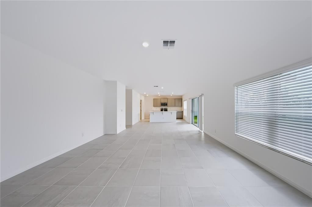 En Venta: $438,990 (4 camas, 3 baños, 2560 Pies cuadrados)