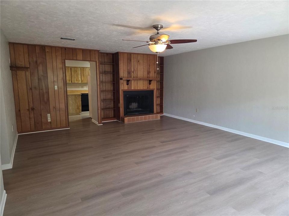 For Sale: $349,900 (3 beds, 2 baths, 2068 Square Feet)