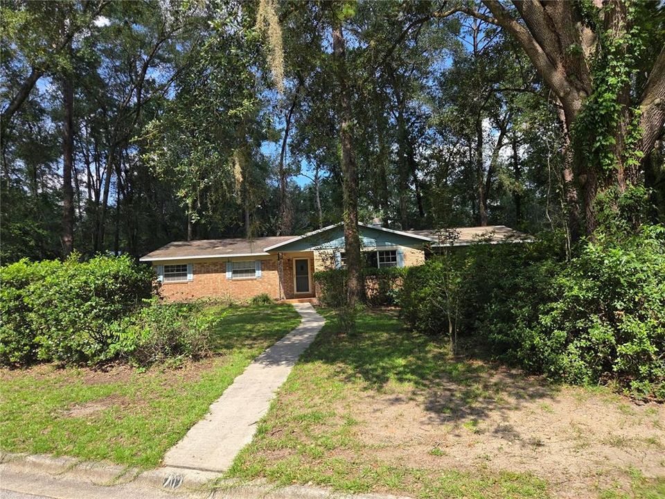 For Sale: $349,900 (3 beds, 2 baths, 2068 Square Feet)