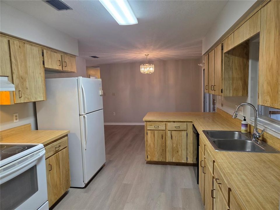 For Sale: $349,900 (3 beds, 2 baths, 2068 Square Feet)