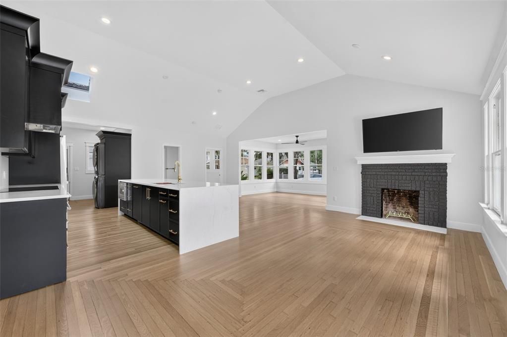 For Sale: $1,175,000 (3 beds, 2 baths, 2080 Square Feet)