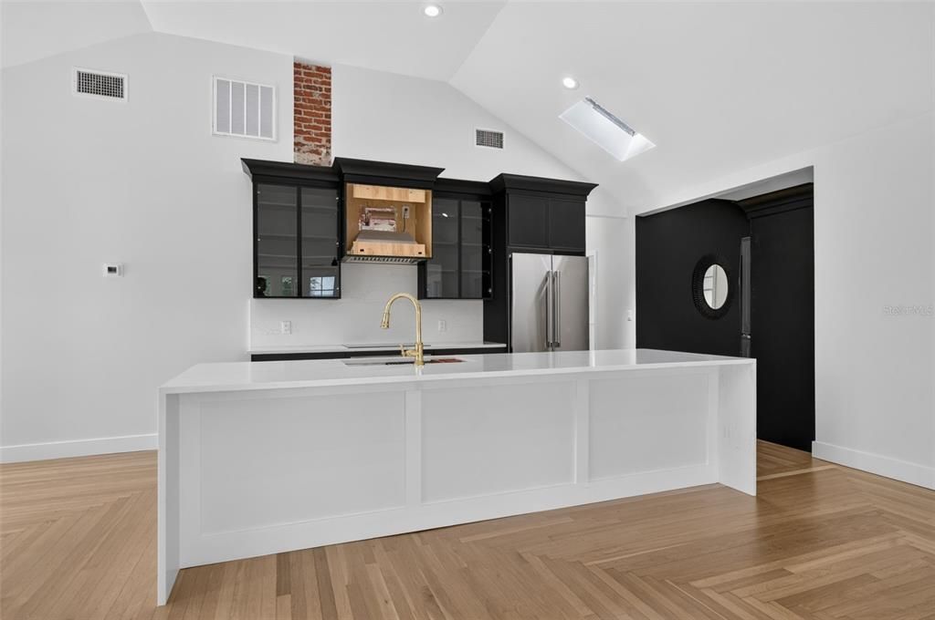 For Sale: $1,175,000 (3 beds, 2 baths, 2080 Square Feet)