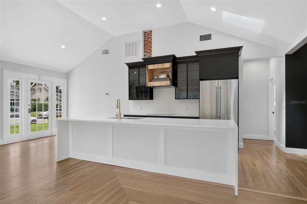 For Sale: $1,175,000 (3 beds, 2 baths, 2080 Square Feet)