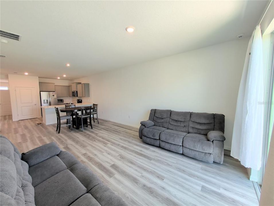 En Venta: $295,000 (3 camas, 2 baños, 1515 Pies cuadrados)