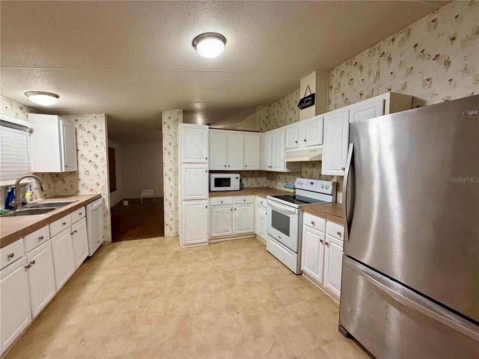 For Sale: $200,000 (3 beds, 2 baths, 1188 Square Feet)