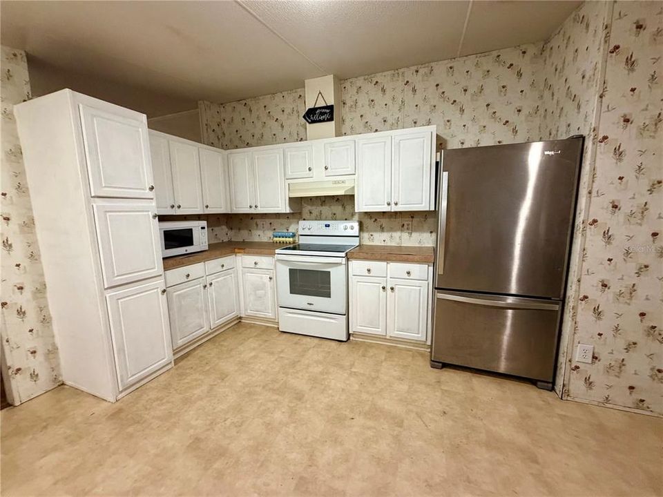 For Sale: $200,000 (3 beds, 2 baths, 1188 Square Feet)