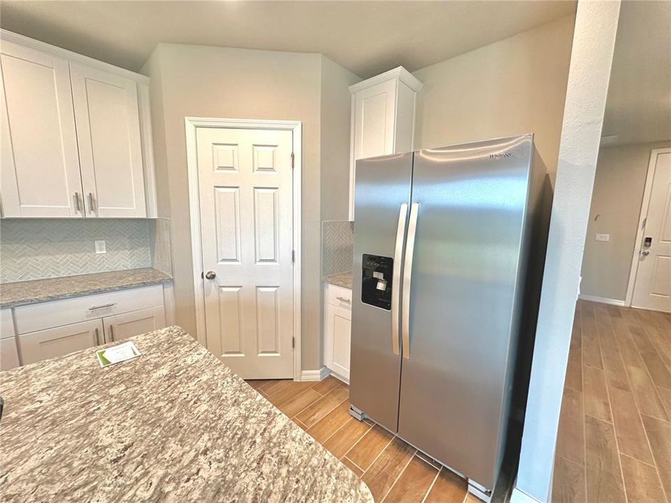 For Rent: $2,399 (4 beds, 2 baths, 2328 Square Feet)