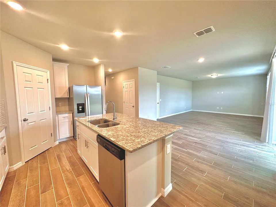 For Rent: $2,399 (4 beds, 2 baths, 2328 Square Feet)