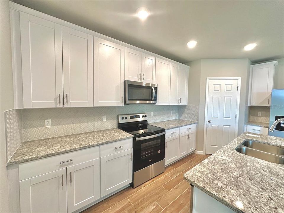 For Rent: $2,399 (4 beds, 2 baths, 2328 Square Feet)