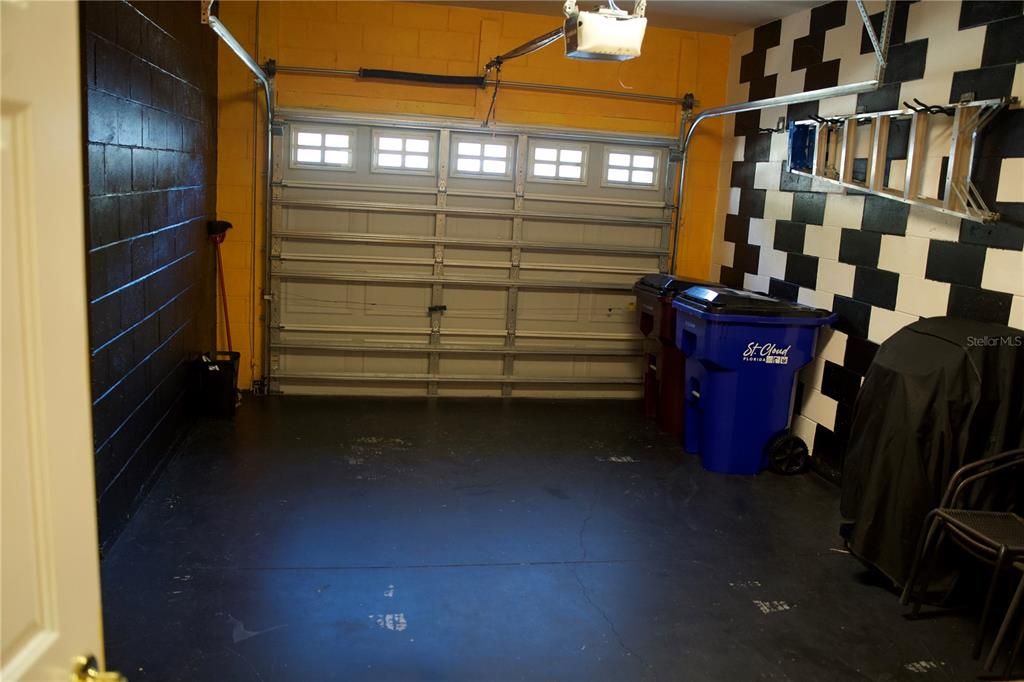 For Rent: $2,100 (3 beds, 2 baths, 1832 Square Feet)