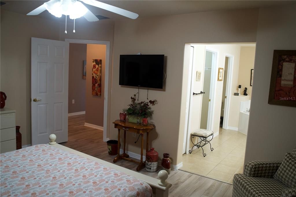 For Rent: $2,100 (3 beds, 2 baths, 1832 Square Feet)