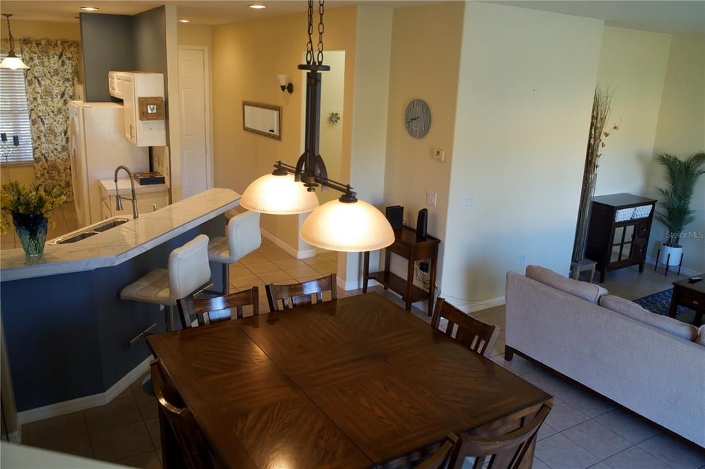For Rent: $2,100 (3 beds, 2 baths, 1832 Square Feet)