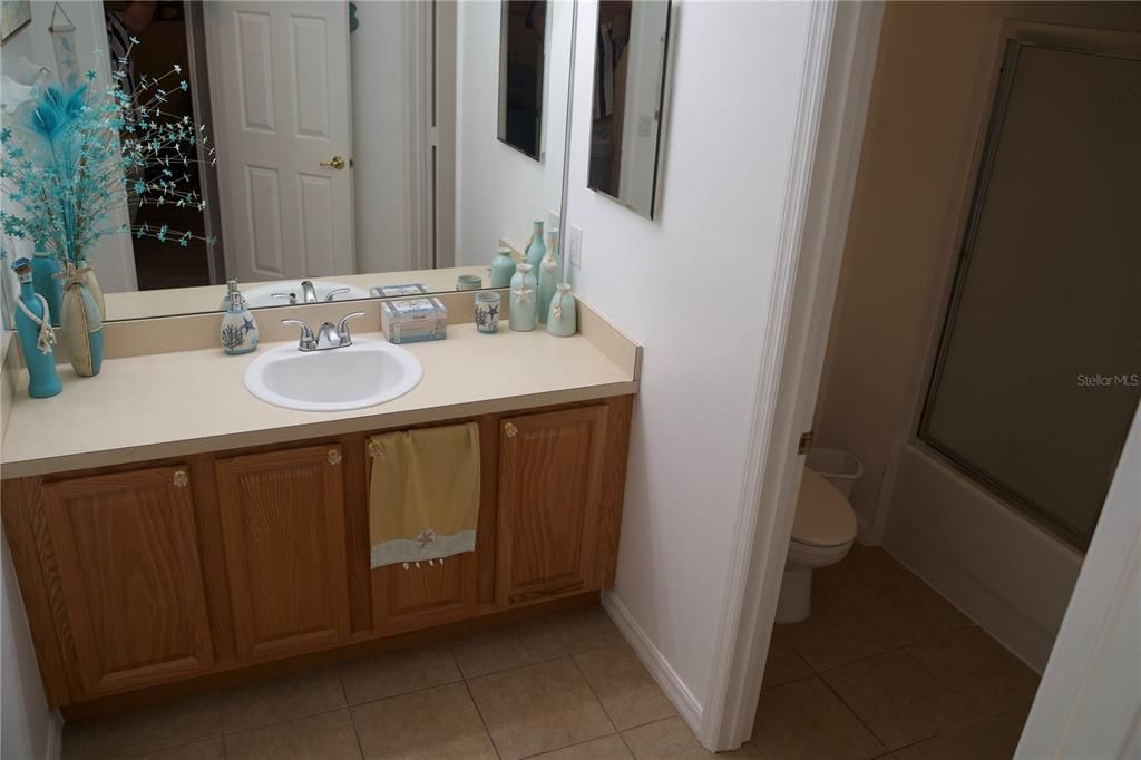 For Rent: $2,100 (3 beds, 2 baths, 1832 Square Feet)