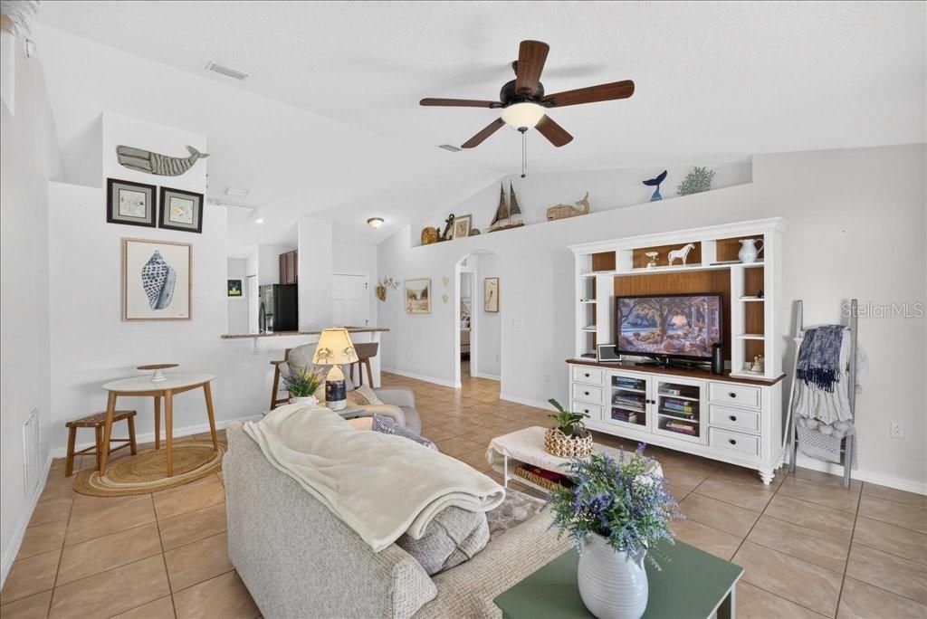 En Venta: $330,000 (3 camas, 2 baños, 1337 Pies cuadrados)