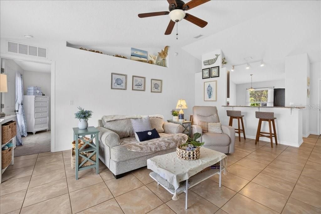 En Venta: $330,000 (3 camas, 2 baños, 1337 Pies cuadrados)