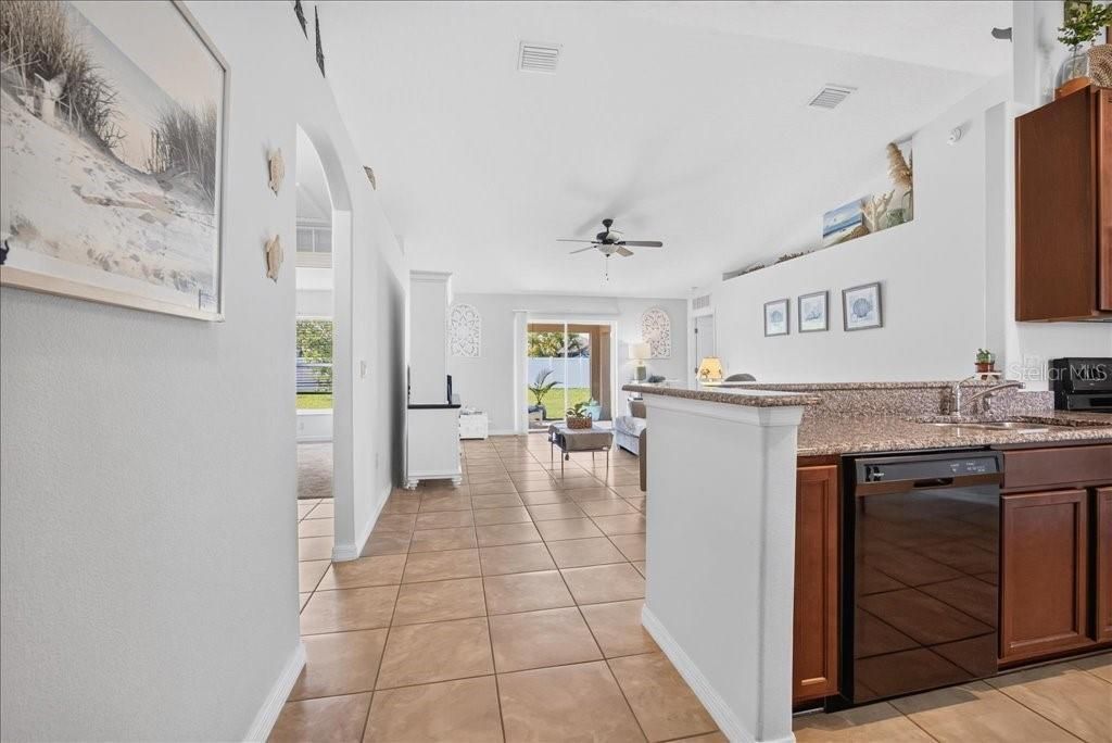 En Venta: $330,000 (3 camas, 2 baños, 1337 Pies cuadrados)