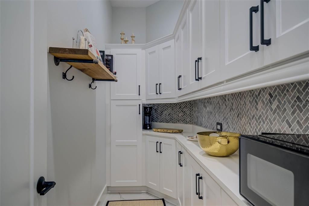 En Venta: $999,000 (3 camas, 3 baños, 2364 Pies cuadrados)