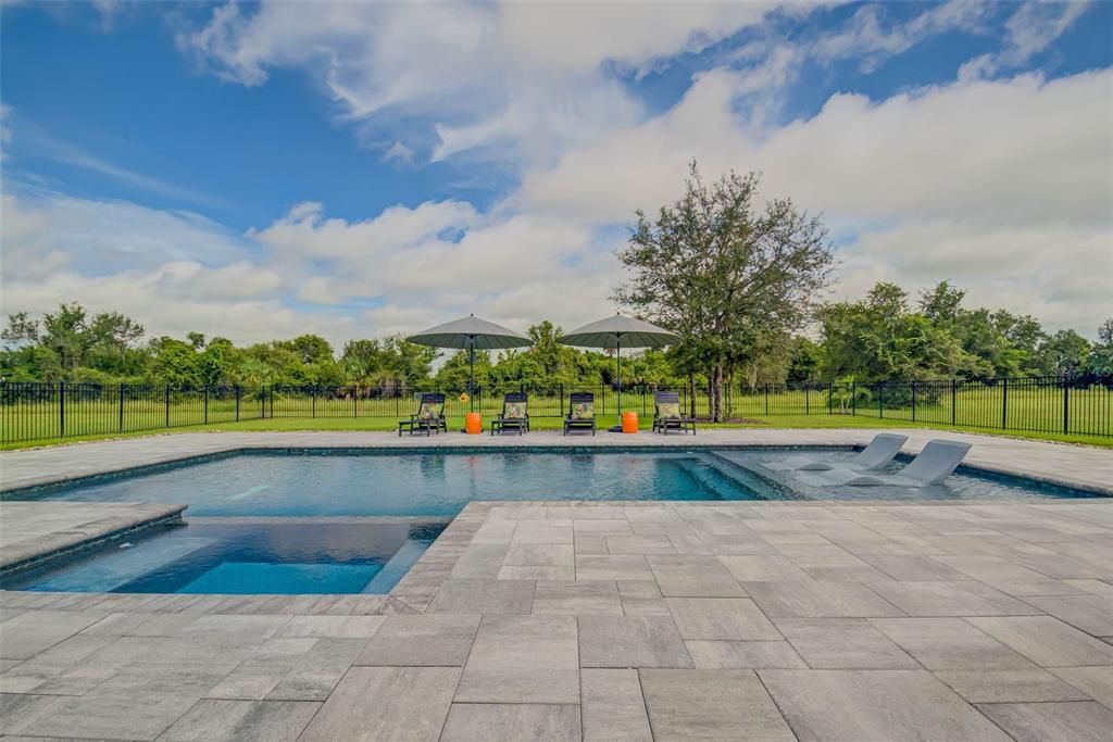 En Venta: $999,000 (3 camas, 3 baños, 2364 Pies cuadrados)