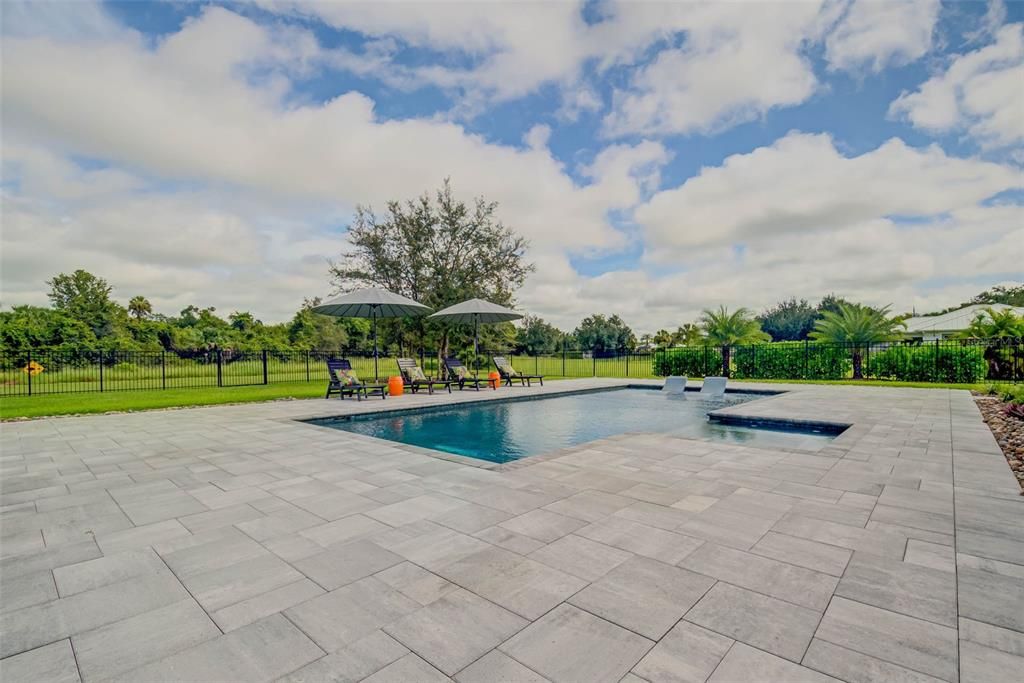 En Venta: $999,000 (3 camas, 3 baños, 2364 Pies cuadrados)