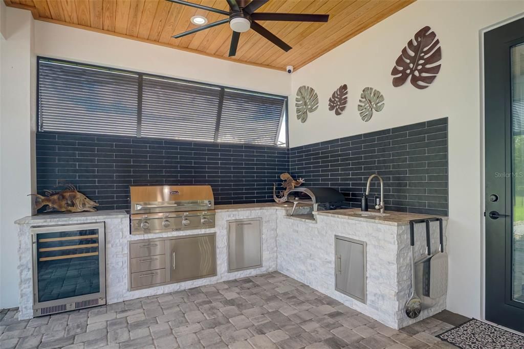 En Venta: $999,000 (3 camas, 3 baños, 2364 Pies cuadrados)