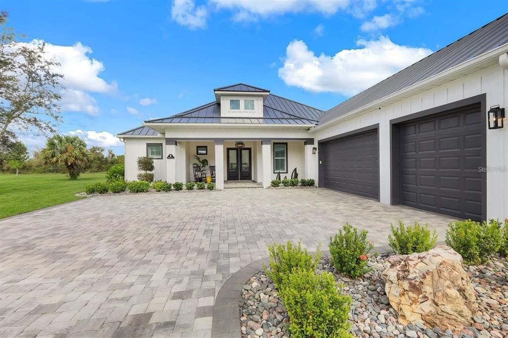 En Venta: $999,000 (3 camas, 3 baños, 2364 Pies cuadrados)