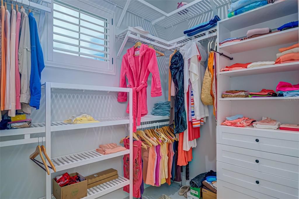 En Venta: $999,000 (3 camas, 3 baños, 2364 Pies cuadrados)