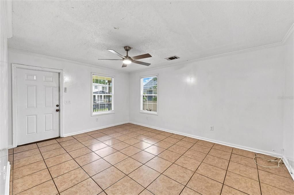 En Venta: $299,000 (4 camas, 2 baños, 1248 Pies cuadrados)
