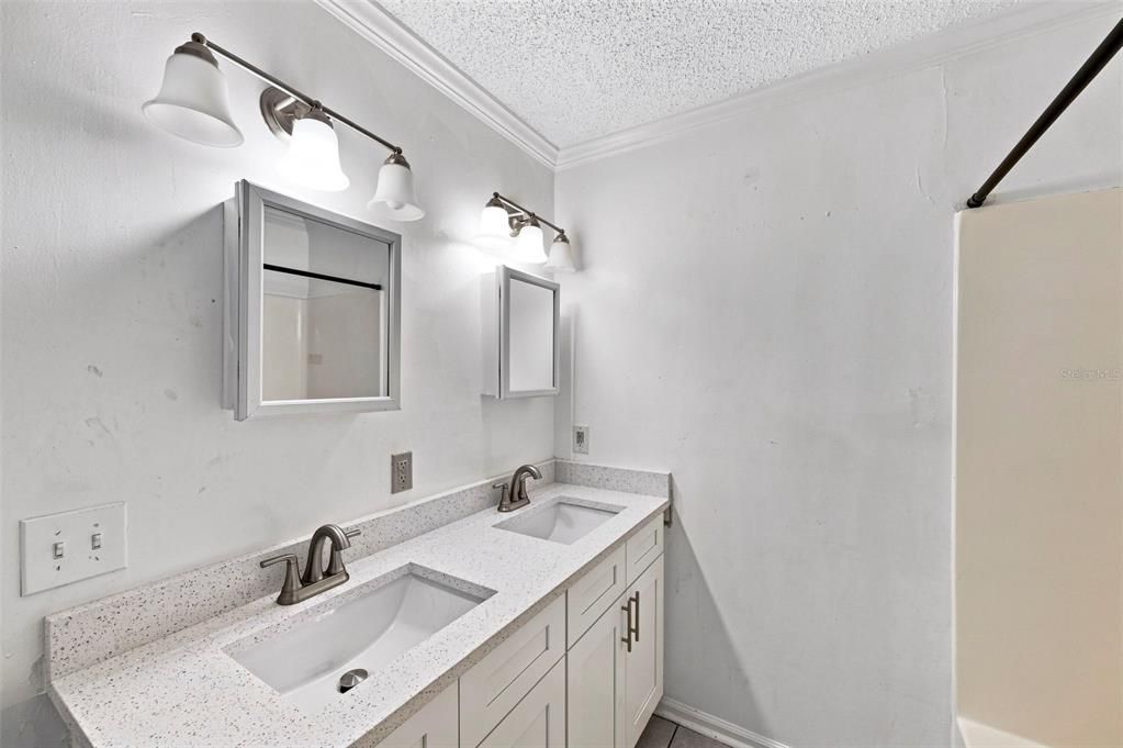 En Venta: $299,000 (4 camas, 2 baños, 1248 Pies cuadrados)