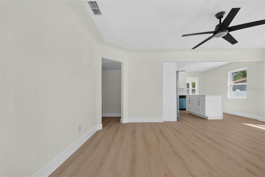 En Venta: $480,000 (3 camas, 2 baños, 1226 Pies cuadrados)