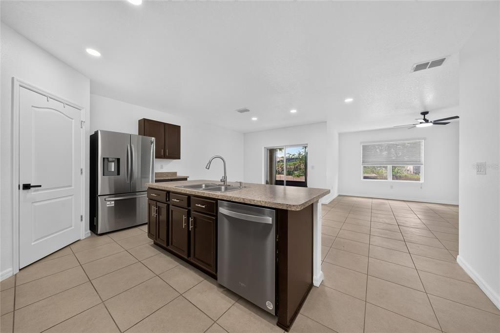 For Sale: $329,900 (4 beds, 2 baths, 1812 Square Feet)