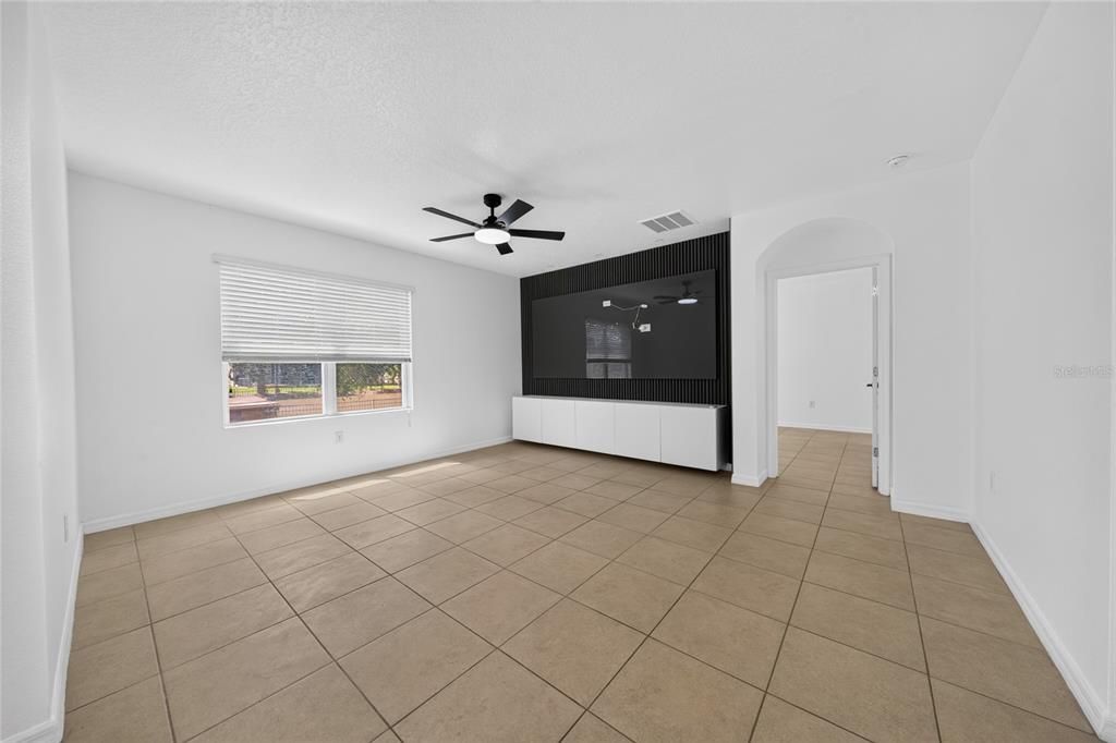 For Sale: $329,900 (4 beds, 2 baths, 1812 Square Feet)