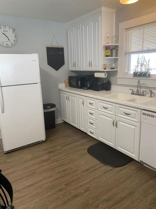 На продажу: $399,000 (3 спален, 1 ванн, 1400 Квадратных фут)
