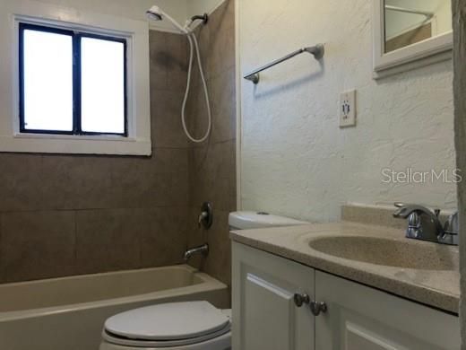 В аренду: $1,600 (3 спален, 1 ванн, 924 Квадратных фут)