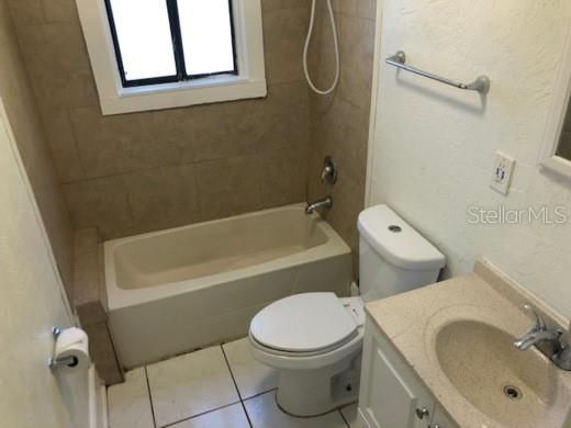 В аренду: $1,600 (3 спален, 1 ванн, 924 Квадратных фут)