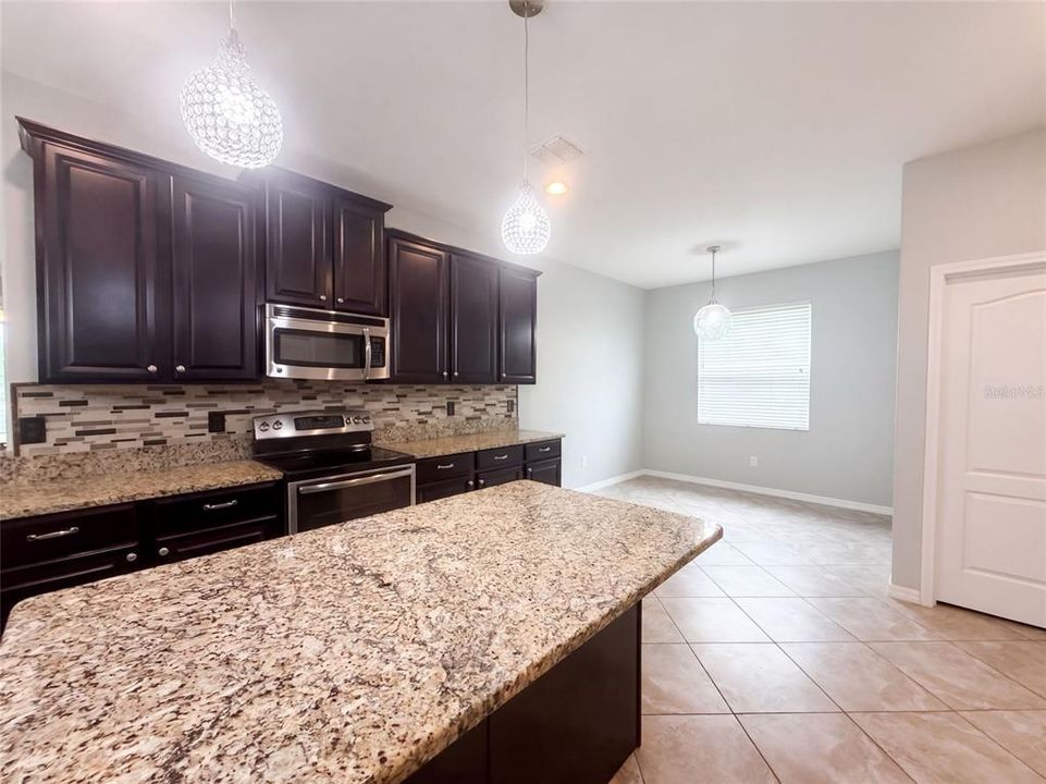 For Sale: $380,000 (4 beds, 3 baths, 2323 Square Feet)