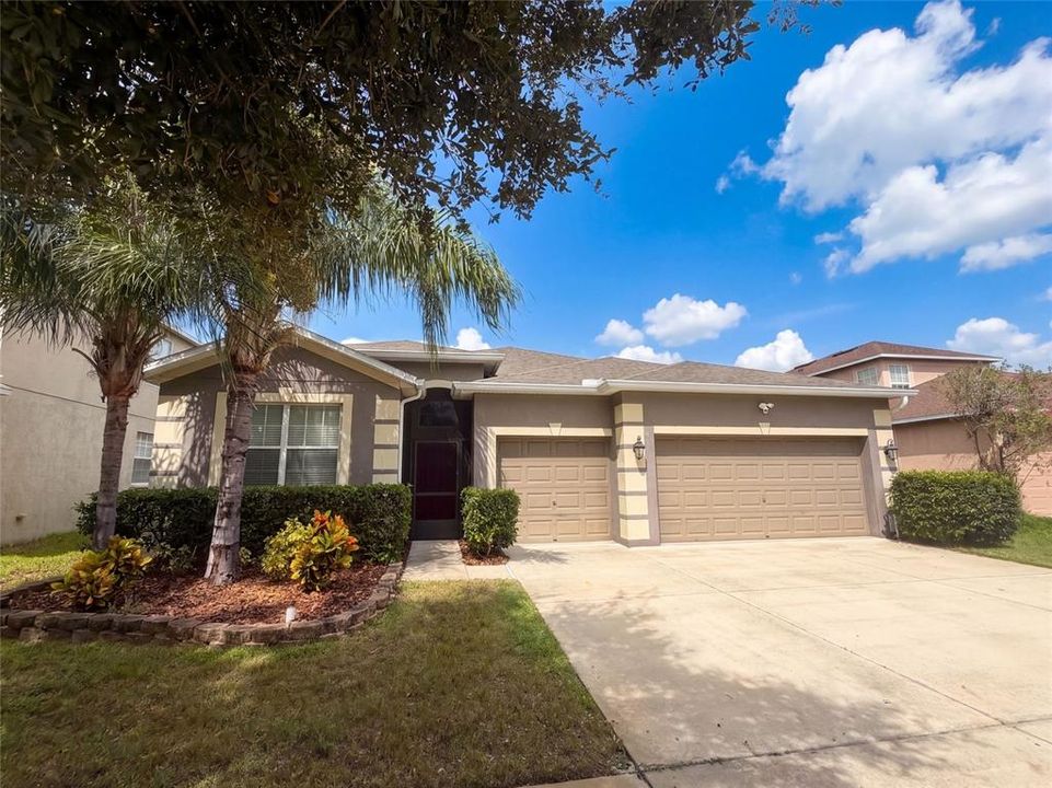 For Sale: $380,000 (4 beds, 3 baths, 2323 Square Feet)