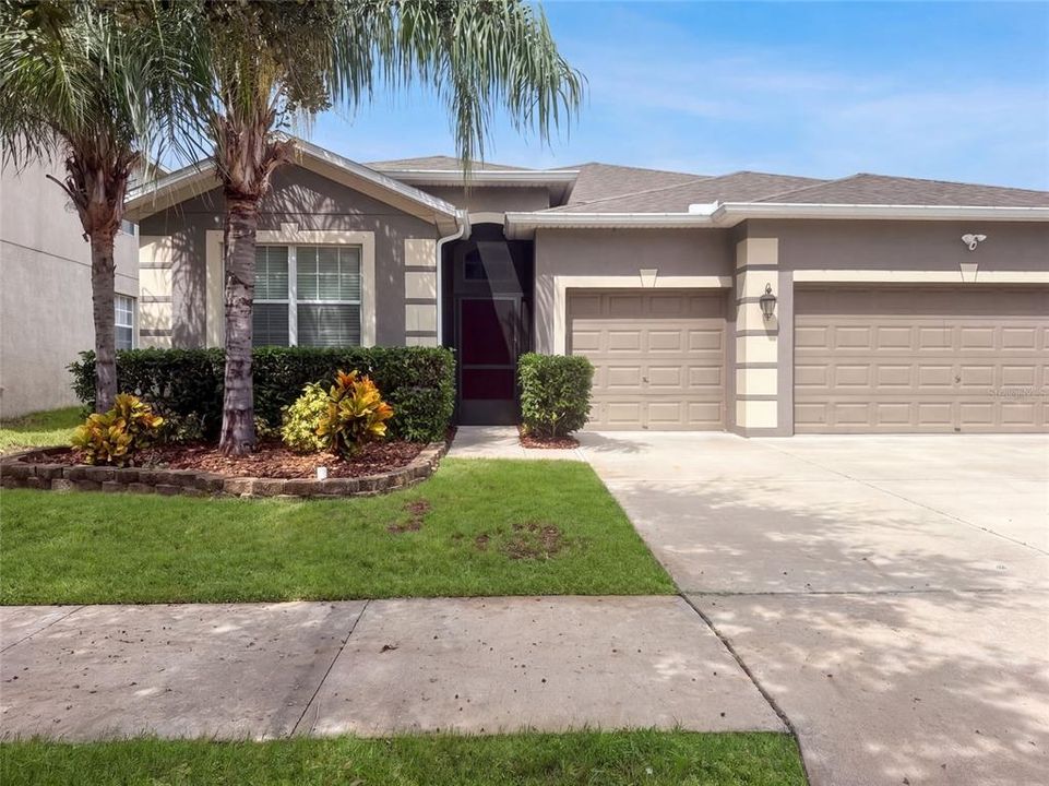 For Sale: $380,000 (4 beds, 3 baths, 2323 Square Feet)