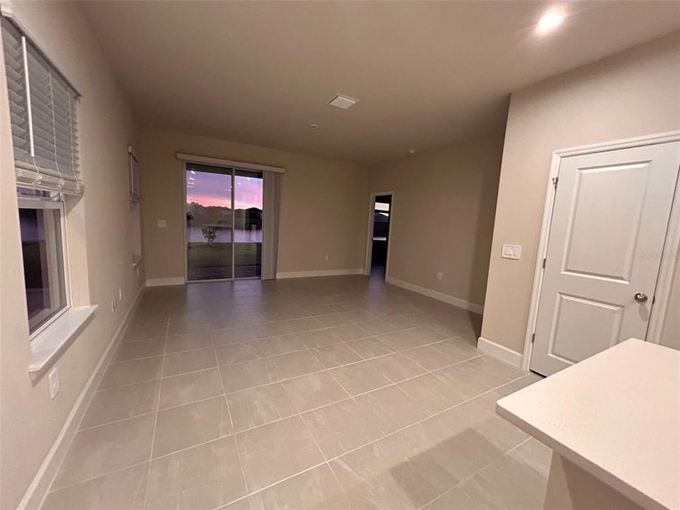 En Venta: $299,000 (3 camas, 2 baños, 1500 Pies cuadrados)