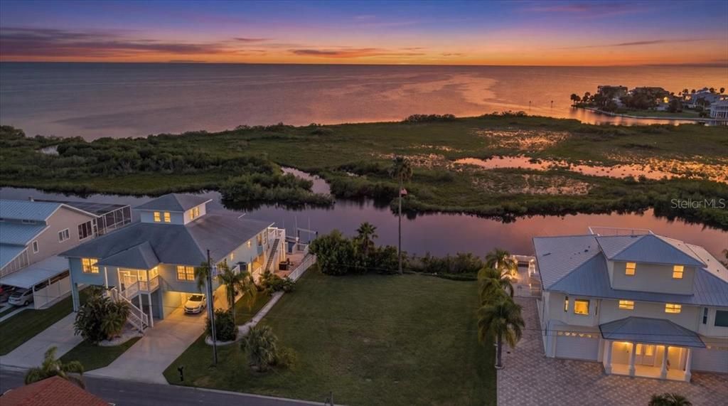 En Venta: $579,000 (0.17 acres)