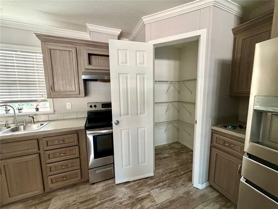 На продажу: $535,000 (4 спален, 2 ванн, 1836 Квадратных фут)