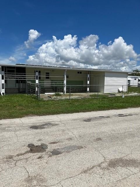 For Sale: $99,900 (2 beds, 2 baths, 960 Square Feet)