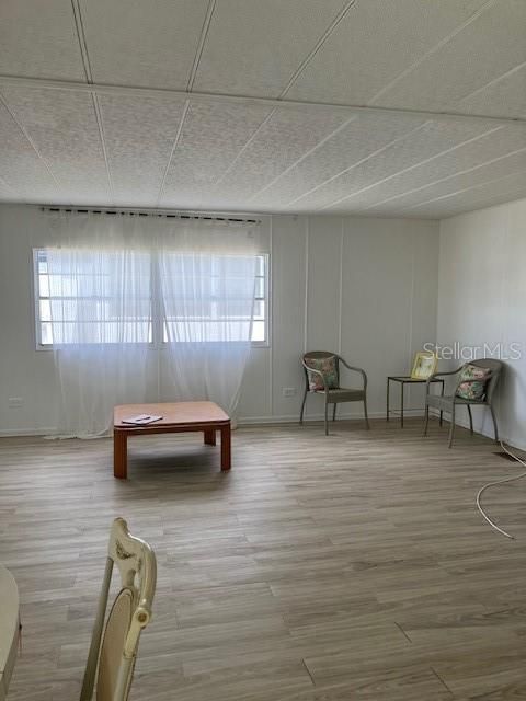For Sale: $99,900 (2 beds, 2 baths, 960 Square Feet)