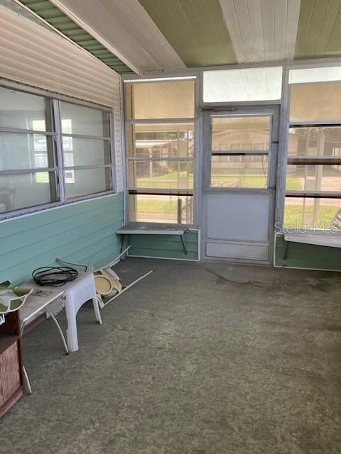 For Sale: $99,900 (2 beds, 2 baths, 960 Square Feet)