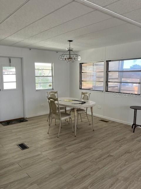 For Sale: $99,900 (2 beds, 2 baths, 960 Square Feet)