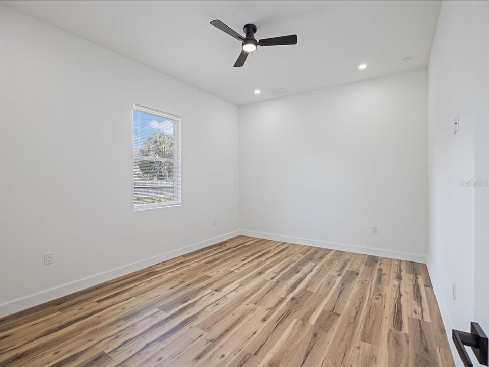 На продажу: $649,999 (3 спален, 2 ванн, 1907 Квадратных фут)